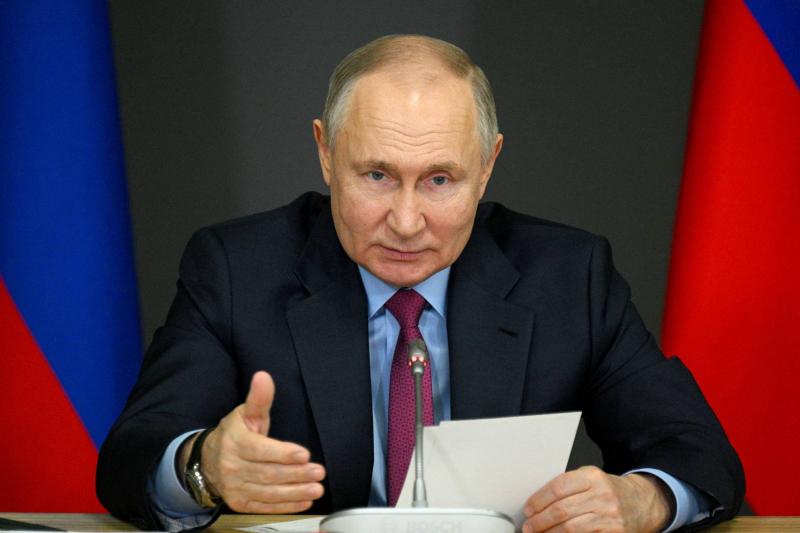 Putin: Russia Should Continue Pressure After Chaotic Fall of Avdiivka