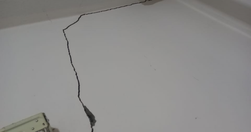 Heavy Rains and Floods Threaten a Cracked Patriarchal House in Diman