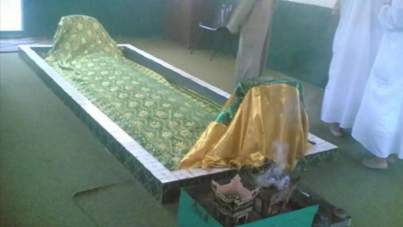 The Truth about the Pictures Circulating of the Prophet Muhammad's Grave