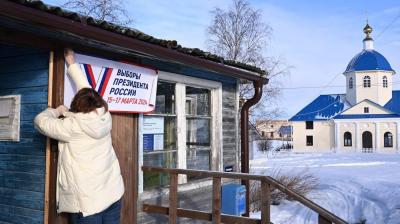 Video: Woman Sets Fire Inside Voting Booth in Moscow