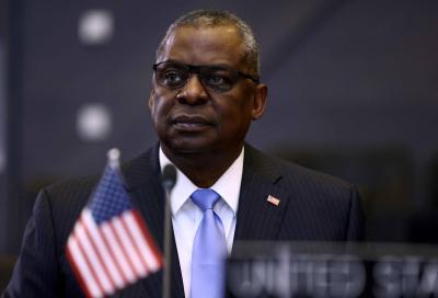 U.S. Defense Secretary in Iraq to Confront Iran