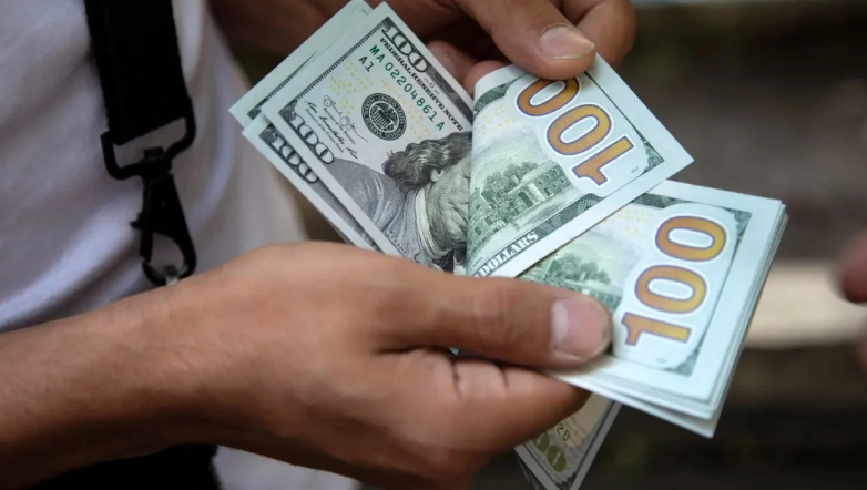 Dollar Stability Amid Banking Crisis Concerns