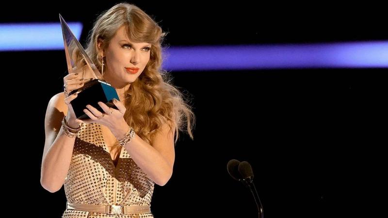 Taylor Swift: More Awards