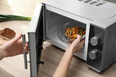 Is There a Relationship Between "Microwaves" and Cancer?