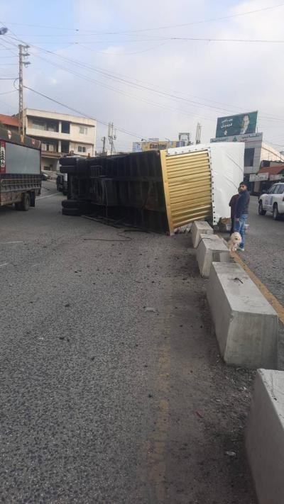 Truck Overturns at Al-Kahala Bend... Will Tension Resurface? (Video)