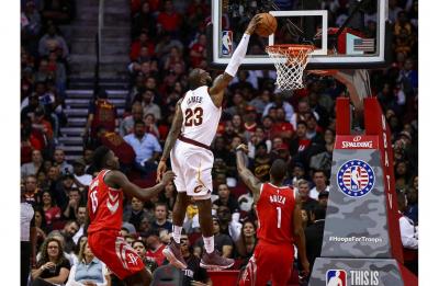 Bucks Defeat Mavericks in NBA Action