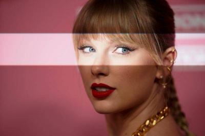 Taylor Swift Sets Historic Record at the Grammys