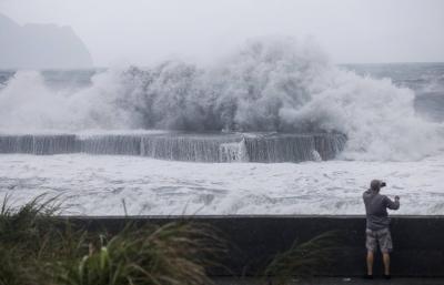 Metro Shutdown and Evacuations in China's Fujian Due to Typhoon Haikui-Induced Floods