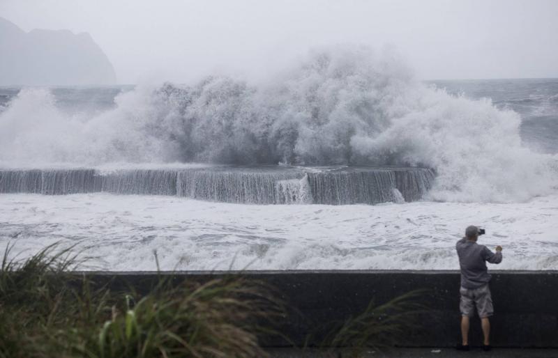 Metro Shutdown and Evacuations in China's Fujian Due to Typhoon Haikui-Induced Floods