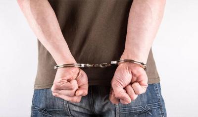Title: Drug Dealers Arrested in the Act