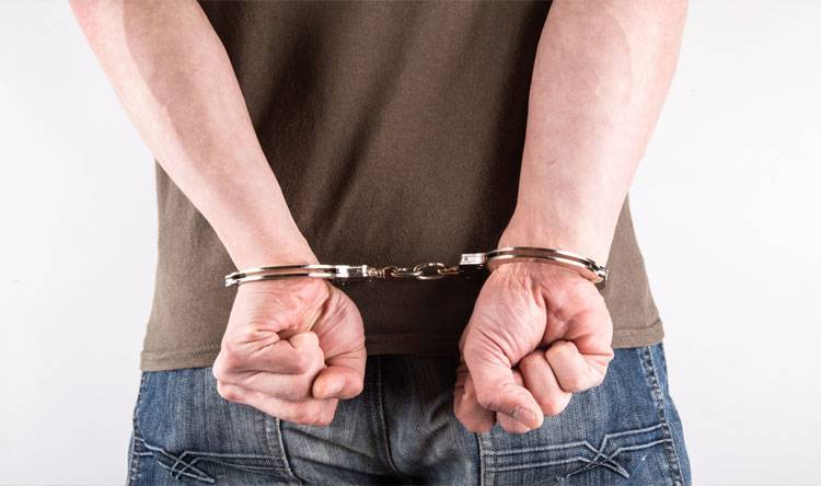 Title: Drug Dealers Arrested in the Act