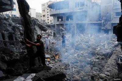 Israeli Airstrikes in Central Gaza; Naval Forces Attack Rafah in the South