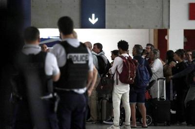 Lebanese Among Evacuated: Two French Aircraft Land in Paris Bringing Citizens Back from Niger