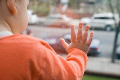 Fall of a Two-Year-Old Girl from the Fourth Floor in Saudi Arabia