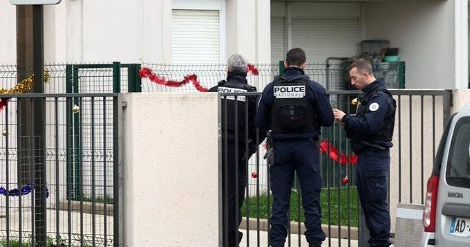 # On Christmas Day: A Man Killed His Wife and Four Children
