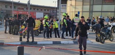 Israeli Soldiers Injured in Stabbing Incident in Beersheba, Attacker Shot Dead