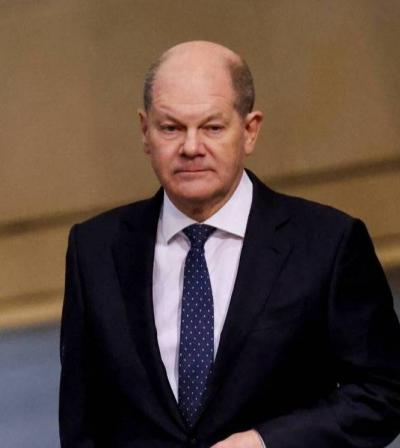 Scholz Announces Allocation of 8 Billion Euros for Arming Ukraine