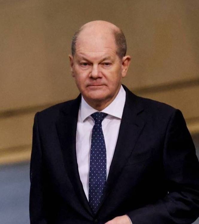 Scholz Announces Allocation of 8 Billion Euros for Arming Ukraine