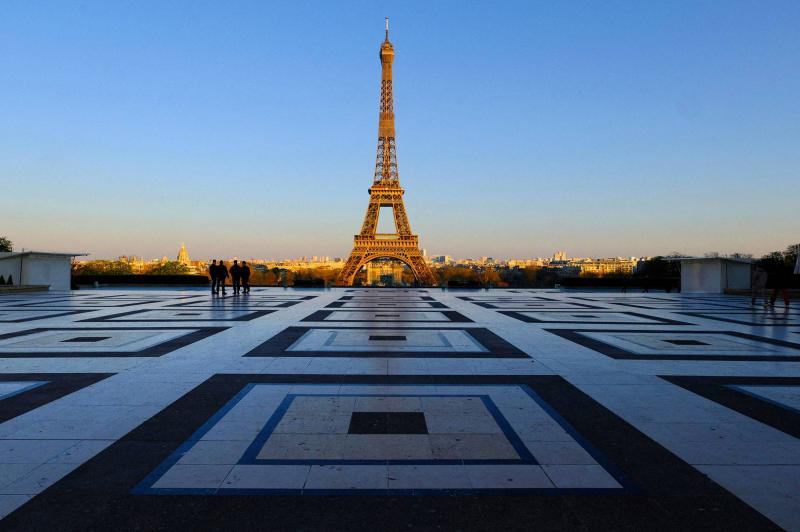 Closure of the Eiffel Tower Due to Strike Sparks Disappointment Among Visitors