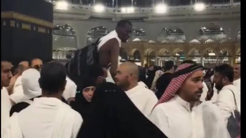 Tall Man Attracts Attention in the Grand Mosque