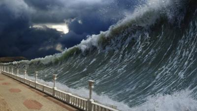 Hollywood Scene in California... Tsunami Waves Chase People