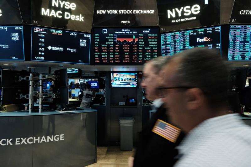 Wall Street Closes Higher
