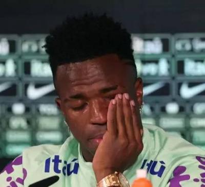 Vinicius in Tears: I Just Want to Play Football (Video)