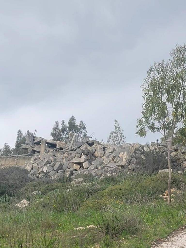 Israeli Airstrikes Target Southern Villages and Towns as Hezbollah Continues to Respond