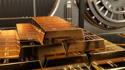 Gold Rises Amid Dollar Decline