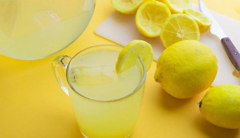 الإفراط في تناول ماء الليمون لفقدان الوزن قد يكون ضاراً