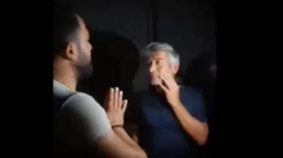 بالفيديو.. محتجون يعتدون على وزير الطاقة اللبناني