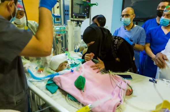 أطباء سعوديون يجرون بنجاح عملية 
