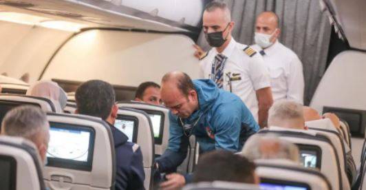تعرضت لوعكة صحية.. طبيب الأهلي يُسعف مغربية على متن الطائرة