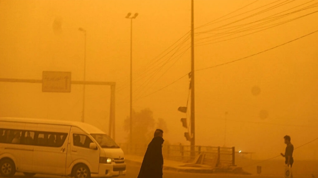 عاصفة ترابية جديدة في العراق وإغلاق المدارس والمطارات والإدارات