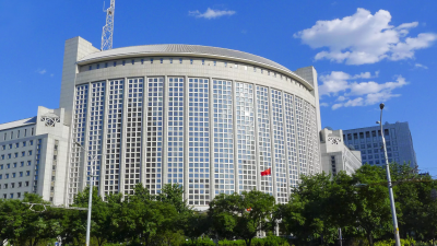 Chinese Foreign Minister Calls for Early Peace Talks on Ukraine