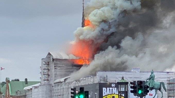 Fire Engulfs Historic Copenhagen Stock Exchange Building (Video)
