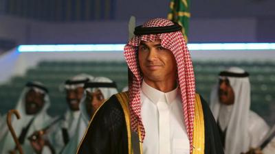 Ronaldo's Strange Behavior Towards King Salman Cup Reward (Video)