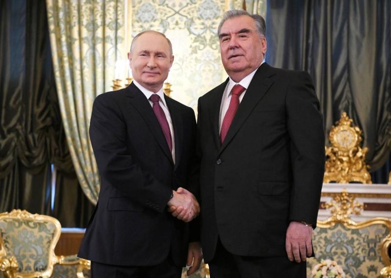 Tajikistan's President Conducts Phone Call with Russian Counterpart