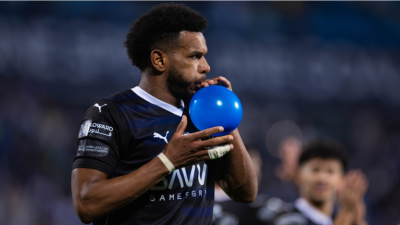 Strange Celebration by Ali Al-Bulayhi for His Goal Against Al-Faih and Referee Penalizes Him (Video)