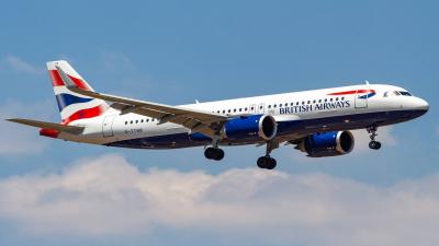 Title: Video Shows Collision of Two Airplanes at Heathrow Airport in London Without Injuries