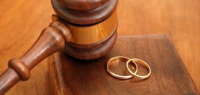 Husband Fined for Divorcing Wife on Facebook Live