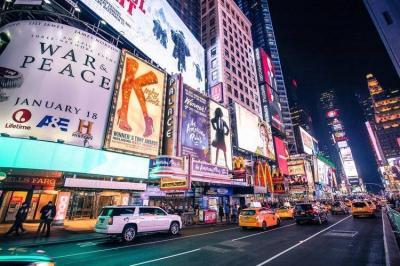 U.S. Job Growth Accelerates Along with Wage Increases