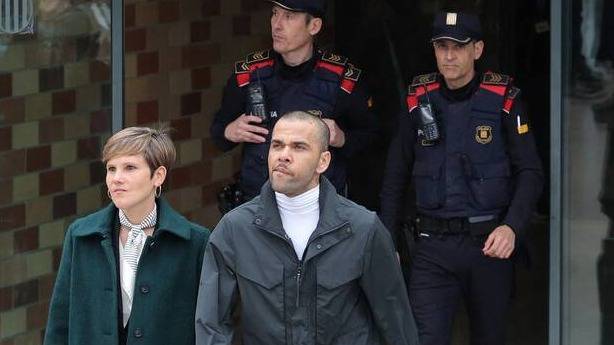 Dani Alves Returns €150,000 to Neymar's Father