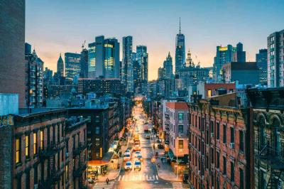 Earthquake Shakes New York City and Closes Airports