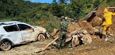 Video - Sudden Mudslide Kills Dozens in Their Cars in Colombia
