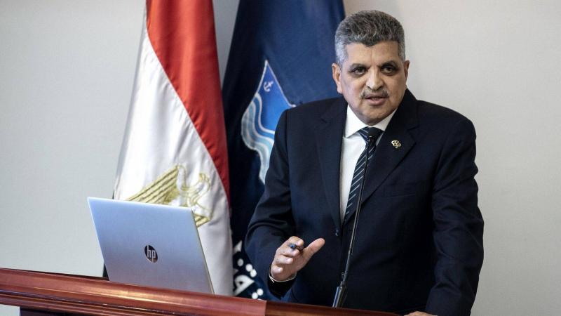 Suez Canal: Egypt Considers Complete Doubling of Navigation Channel