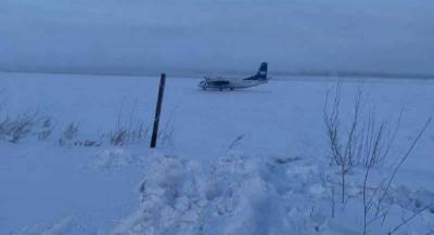 Russian Plane Makes Emergency Landing on Frozen River