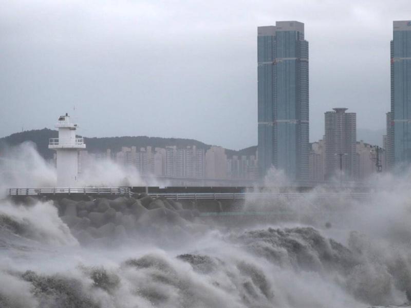 Severe Rain Causes Power Outages and Flight Cancellations in South Korea