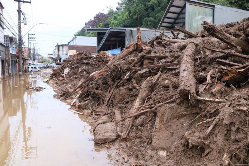 Title: 8 Killed and 21 Missing Due to Heavy Rains in Southern Brazil