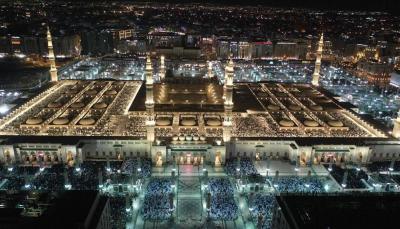 Saudi Arabia: Person Jumps from Upper Levels of the Grand Mosque